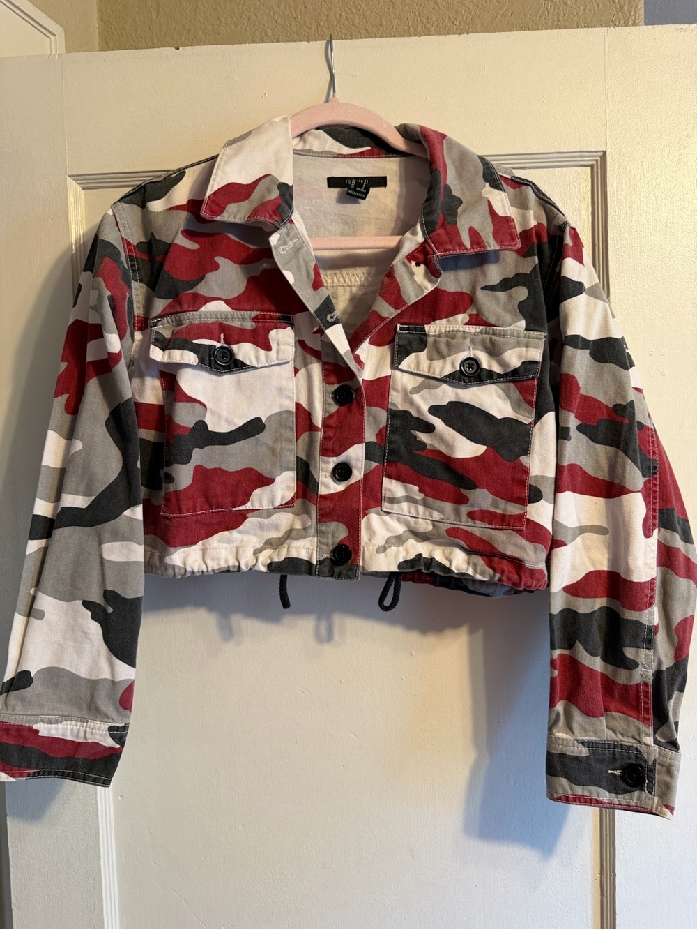 Cropped Camo Camouflage Utility Jacket - Red Gray Black